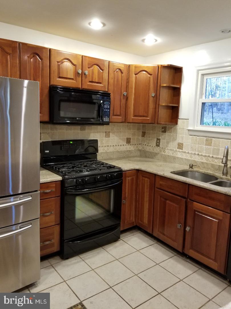 9413 Retriever Road Springfield, VA 22153 - Photo 4 of 14 Kitchen