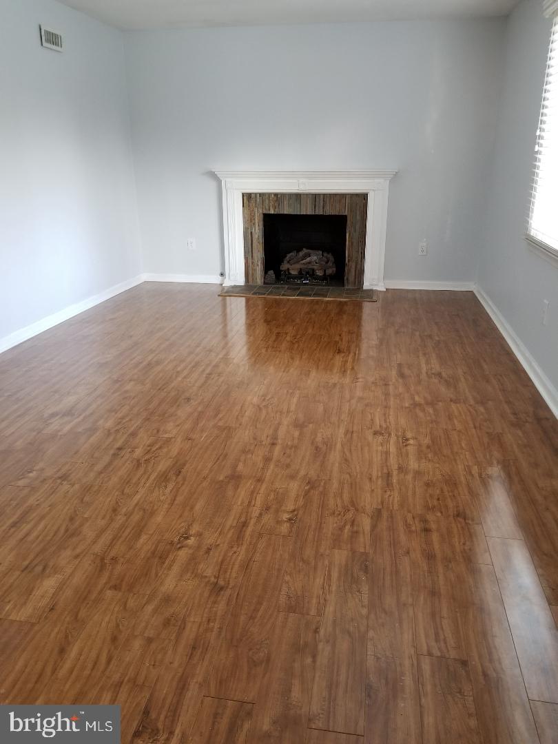 9413 Retriever Road Springfield, VA 22153 - Photo 7 of 14 Living Room