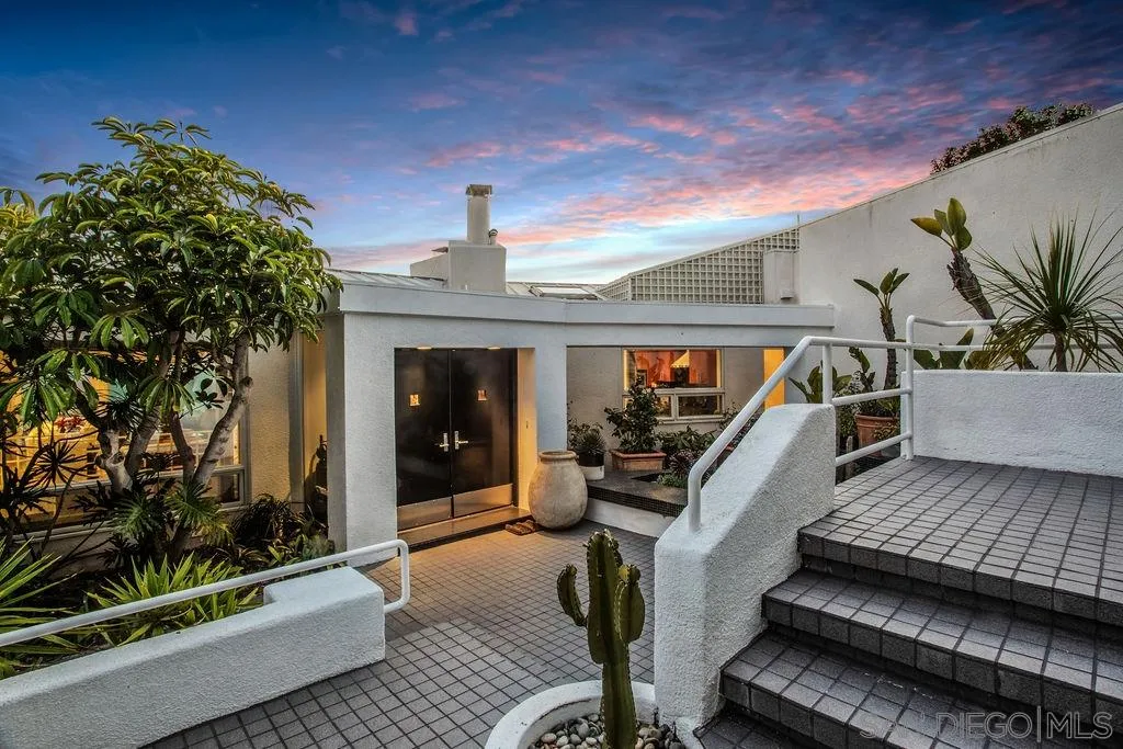925 Havenhurst Drive La Jolla, CA 92037 - Photo 17 of 17 a view of outdoor space with seating area