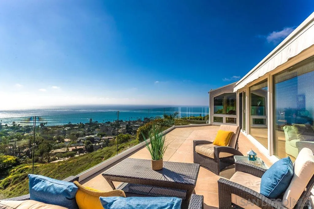 925 Havenhurst Drive La Jolla, CA 92037 - Photo 4 of 17 a view of swimming pool with seating area