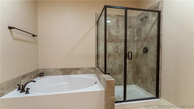 $524,900 | 412 Country Ridge Drive, Camdenton, MO 65020