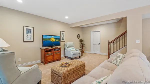 $524,900 | 412 Country Ridge Drive, Camdenton, MO 65020