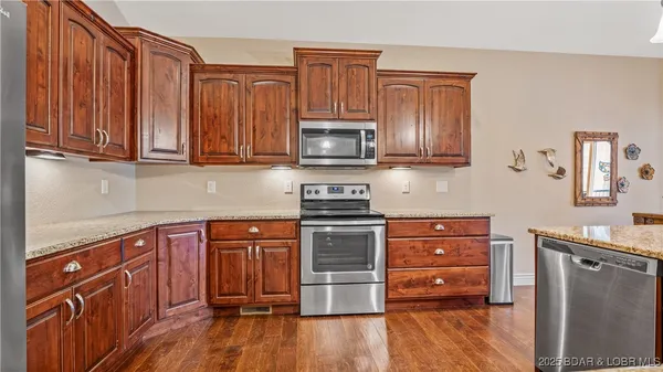 $524,900 | 412 Country Ridge Drive, Camdenton, MO 65020