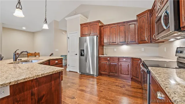 $524,900 | 412 Country Ridge Drive, Camdenton, MO 65020