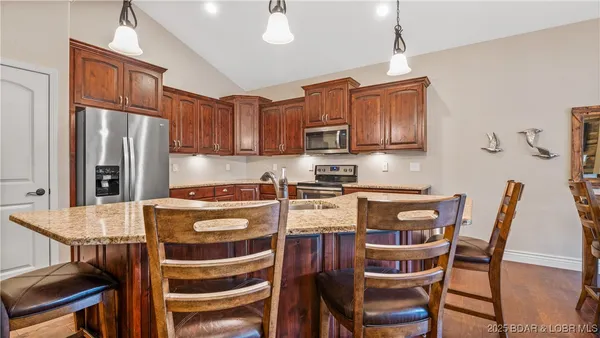 $524,900 | 412 Country Ridge Drive, Camdenton, MO 65020