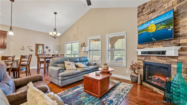 $524,900 | 412 Country Ridge Drive, Camdenton, MO 65020