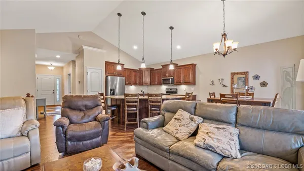 $524,900 | 412 Country Ridge Drive, Camdenton, MO 65020