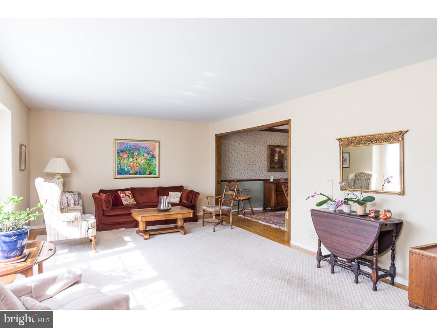 33 Tar Heels Road Trenton, NJ 08619 - Photo 5 of 24 Living Room