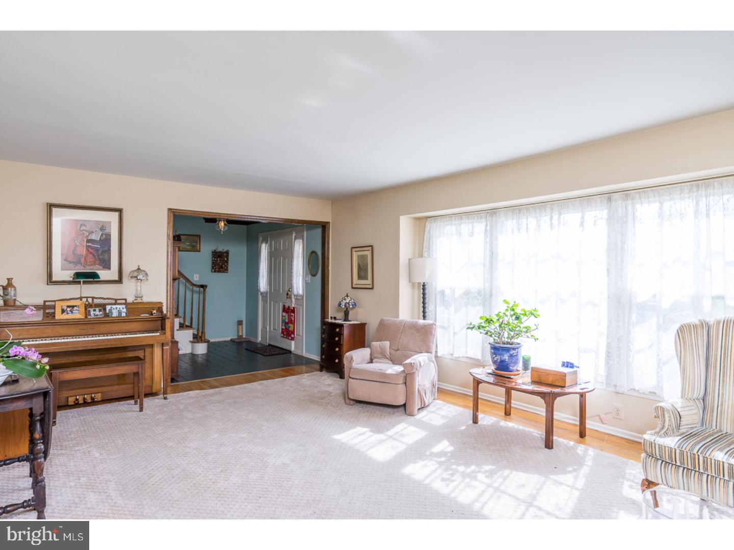 33 Tar Heels Road Trenton, NJ 08619 - Photo 6 of 24 Living Room