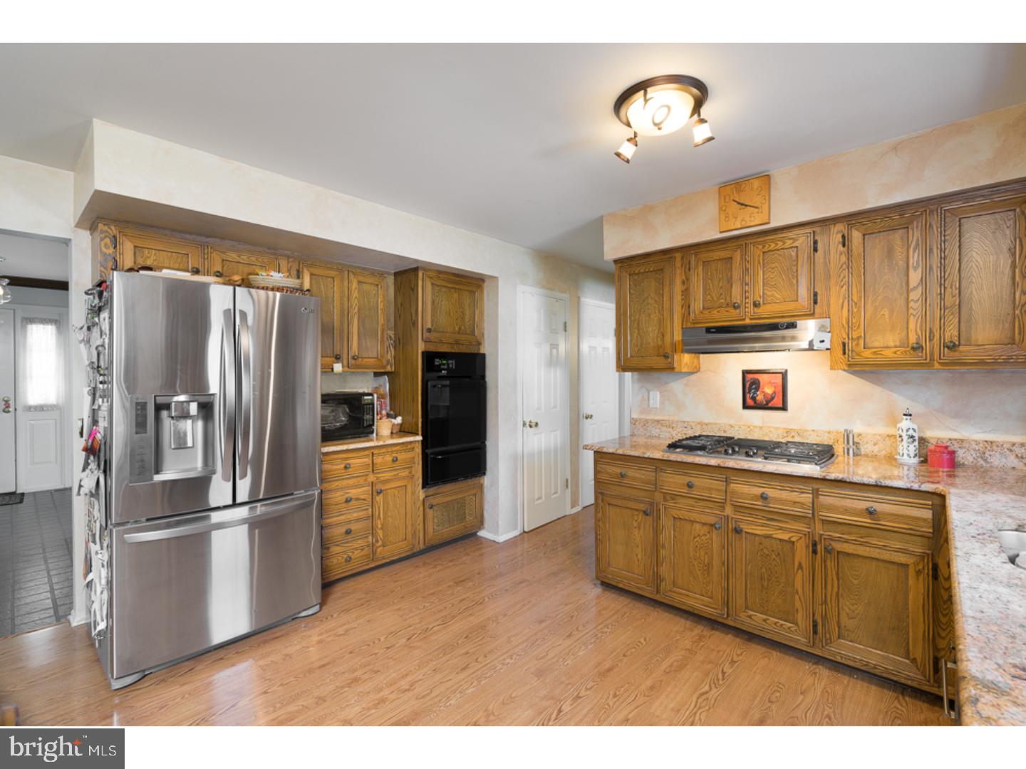 33 Tar Heels Road Trenton, NJ 08619 - Photo 8 of 24 Kitchen