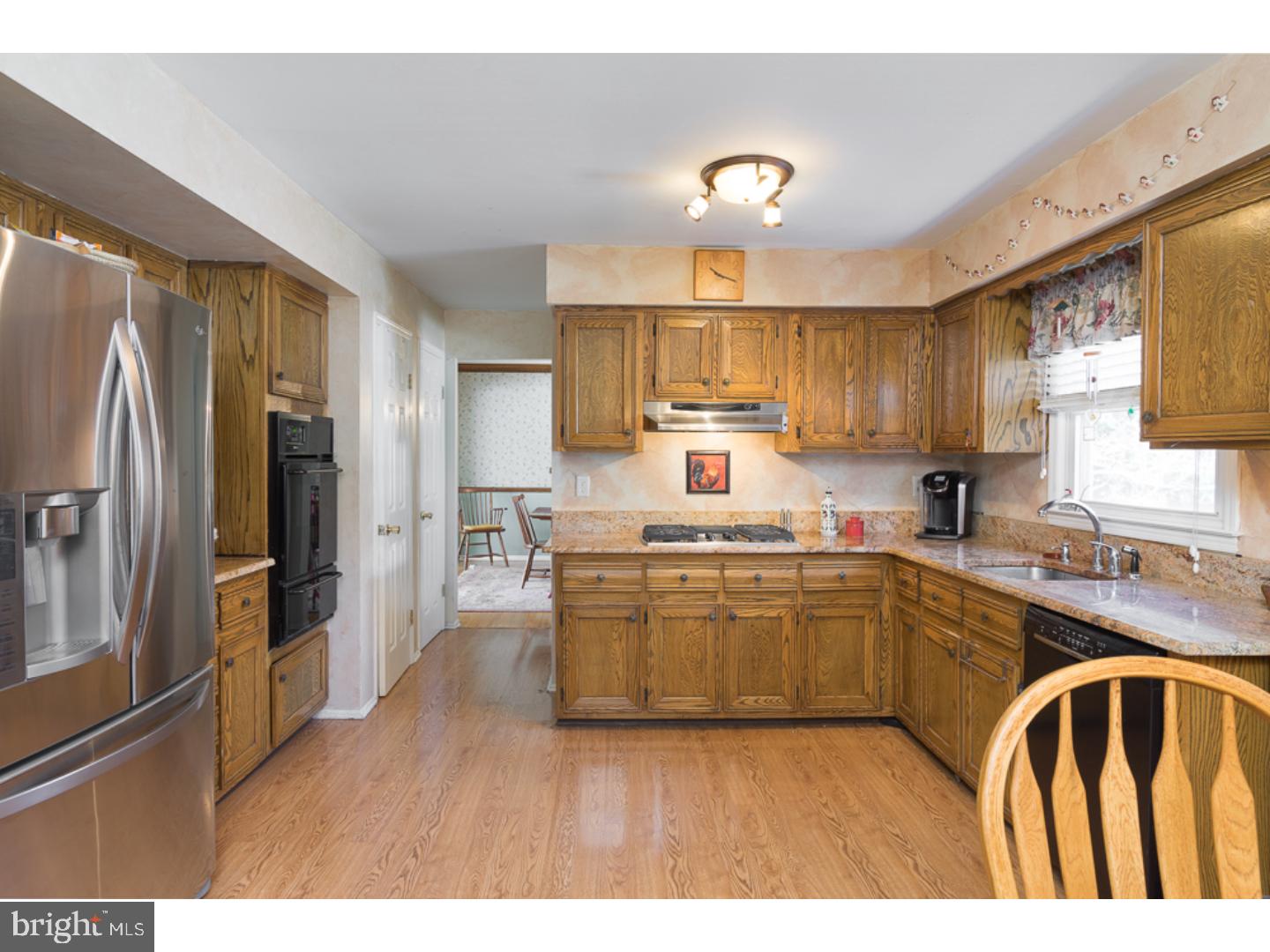 33 Tar Heels Road Trenton, NJ 08619 - Photo 10 of 24 Kitchen