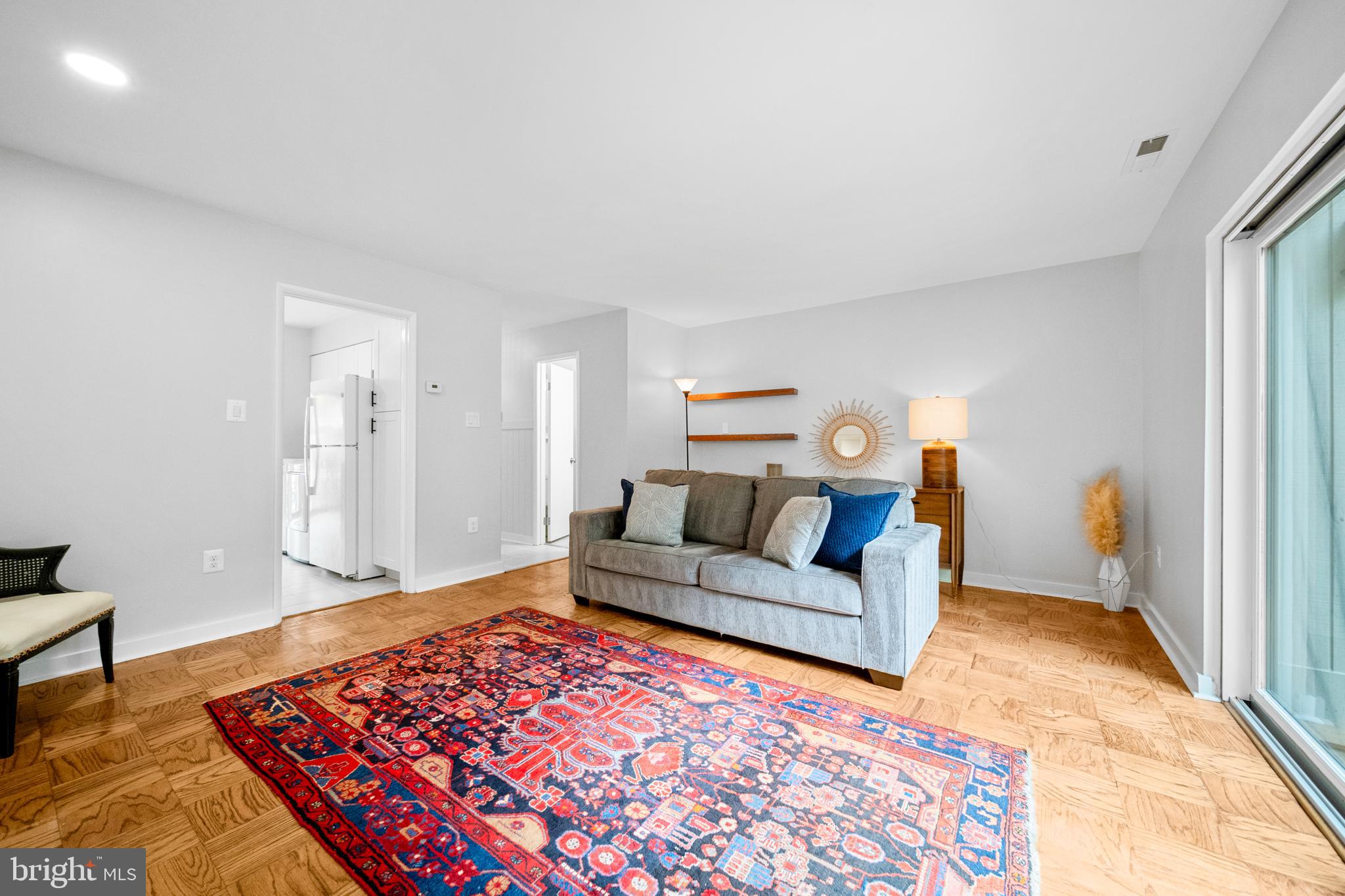 1386 Northgate Square Reston, VA 20190 - Photo 17 of 39 Living room/family room