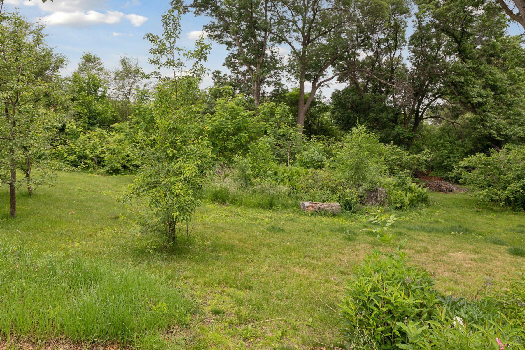2705 Hillview Road Mounds View, MN 55112 - Photo 2 of 6
