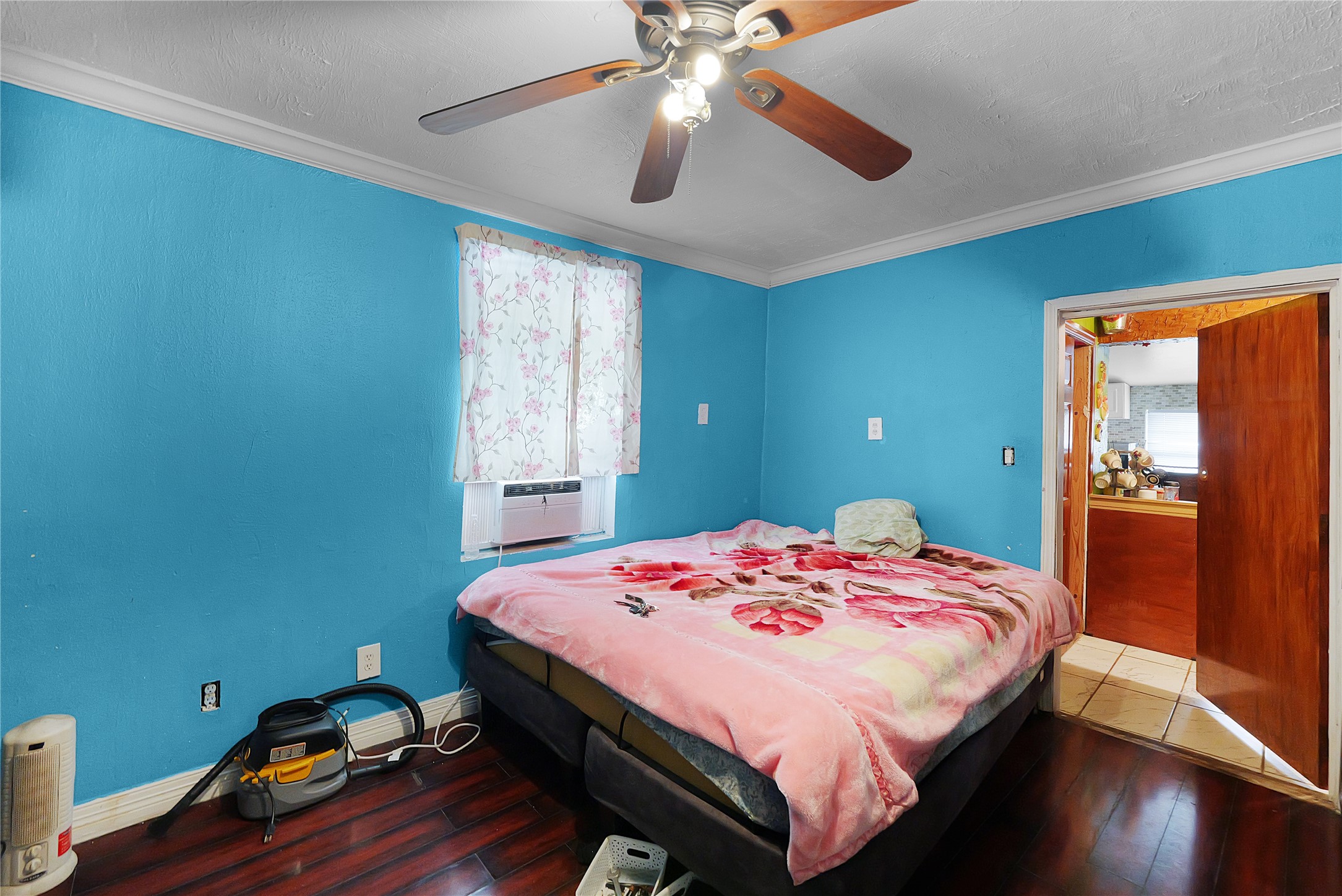 7525 Canal Street Houston, TX 77012 - Photo 13 of 18 a bedroom with a bed and a chandelier