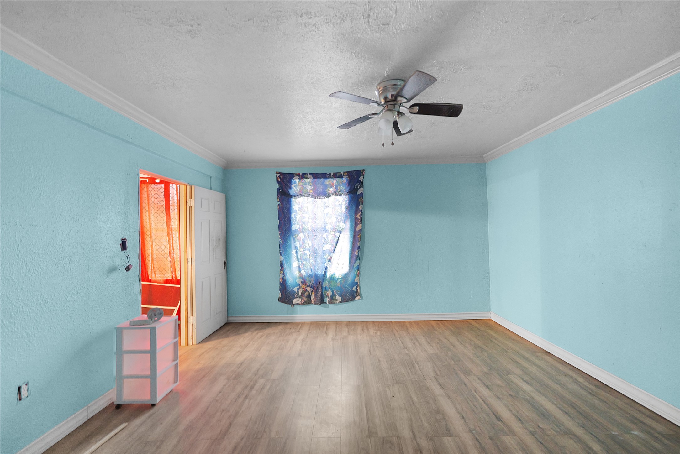 7525 Canal Street Houston, TX 77012 - Photo 17 of 18 a view of empty room with wooden floor and fan