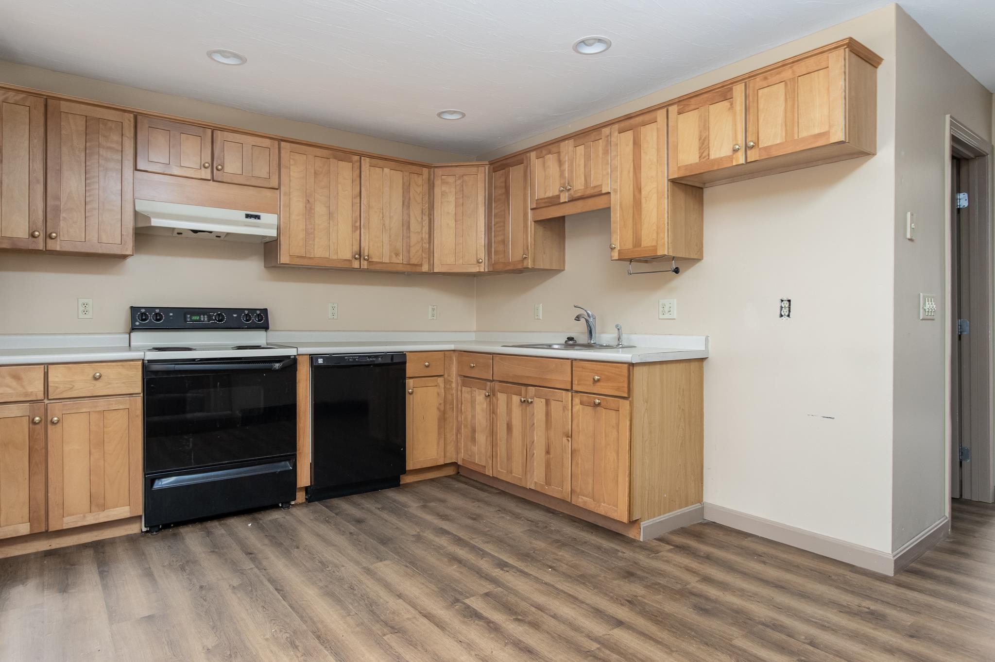 93 Bedford Road New Boston, NH 03070 - Photo 35 of 40