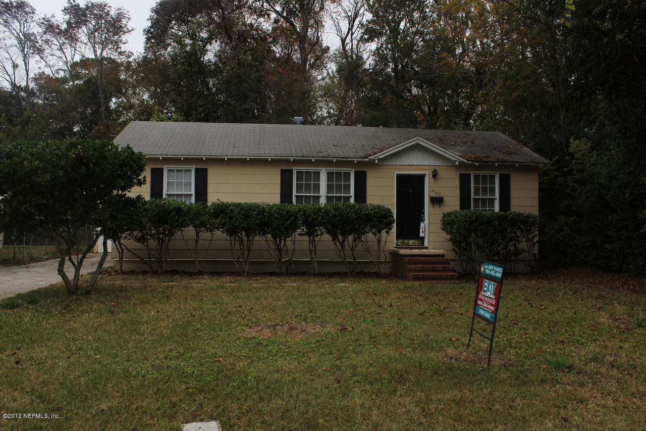 4525 Sunderland Road Jacksonville, FL 32210 - Photo 1 of 35 a front view of house with yard and green space