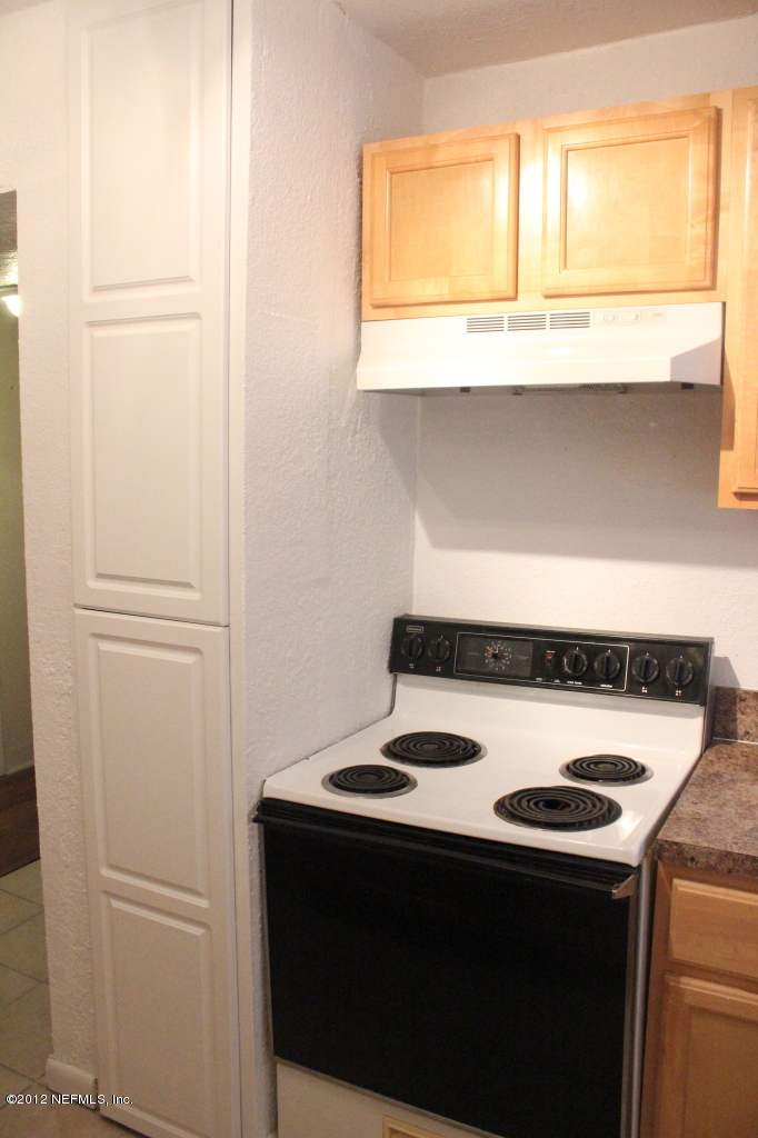 4525 Sunderland Road Jacksonville, FL 32210 - Photo 34 of 35 a utility room with dryer and washer