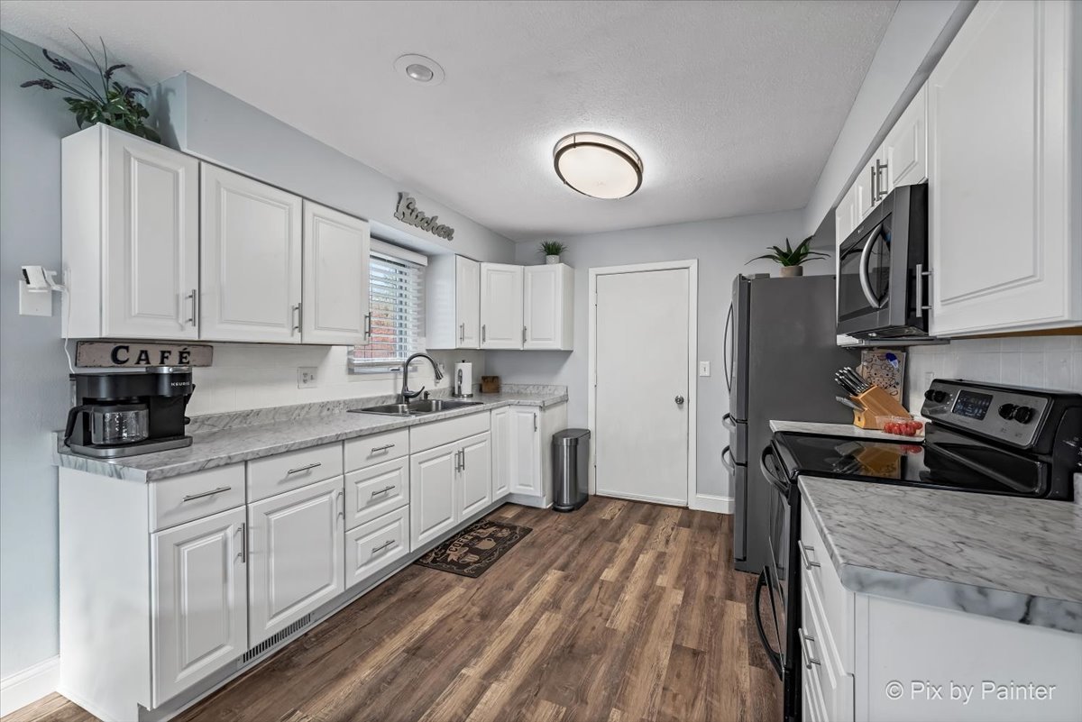 12023 Tresemer Road Roscoe, IL 61073 - Photo 8 of 29
