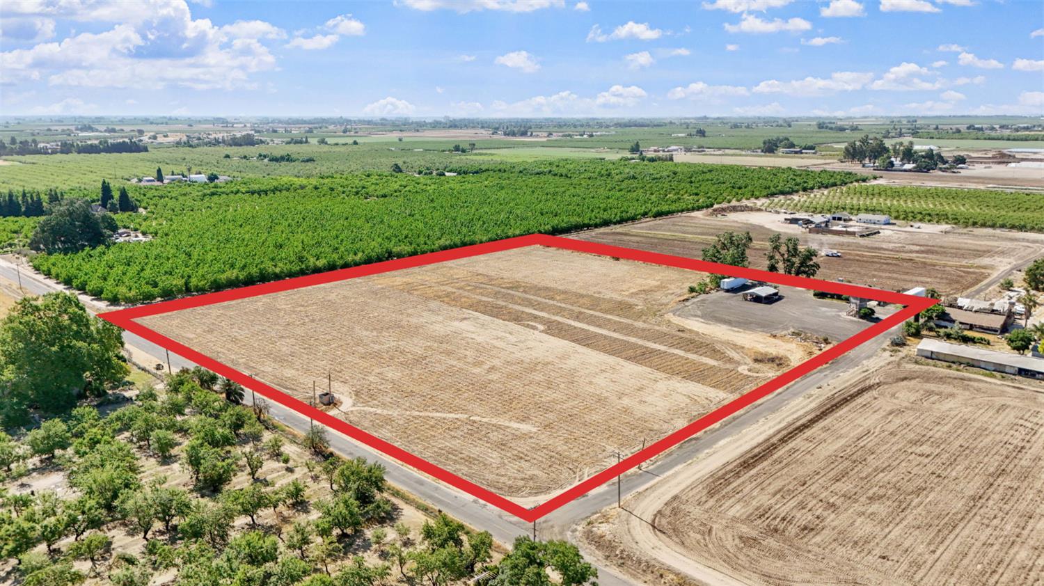 18365 East Clausen Road Turlock, CA 95380 - Photo 11 of 28 a view of a big room with an outdoor space