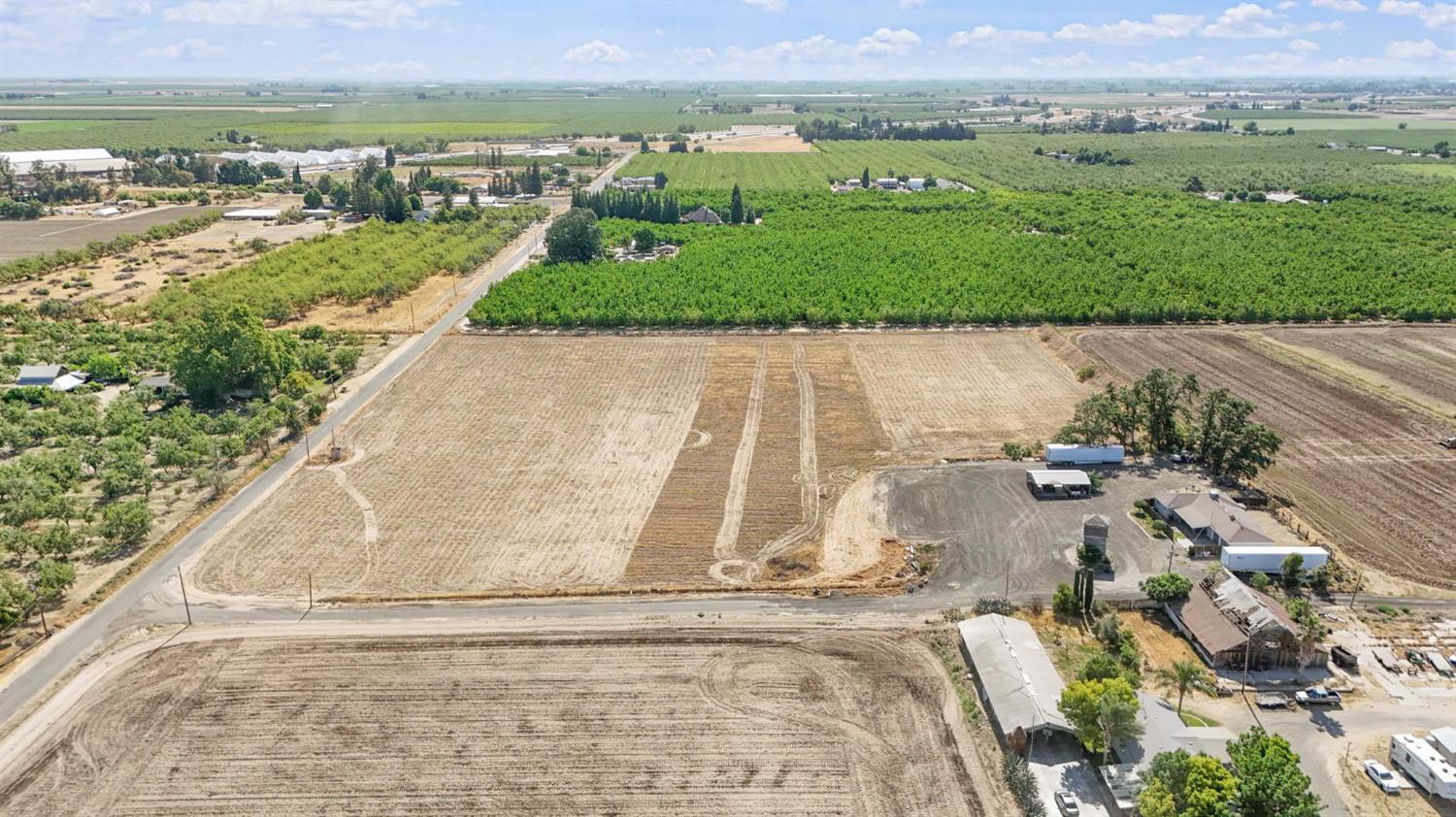 18365 East Clausen Road Turlock, CA 95380 - Photo 27 of 28 a view of a garden with an ocean