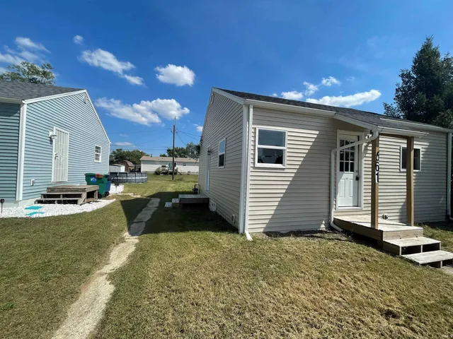 $130,000 | 561 Grayton Road, Kingsford Heights, IN 46346