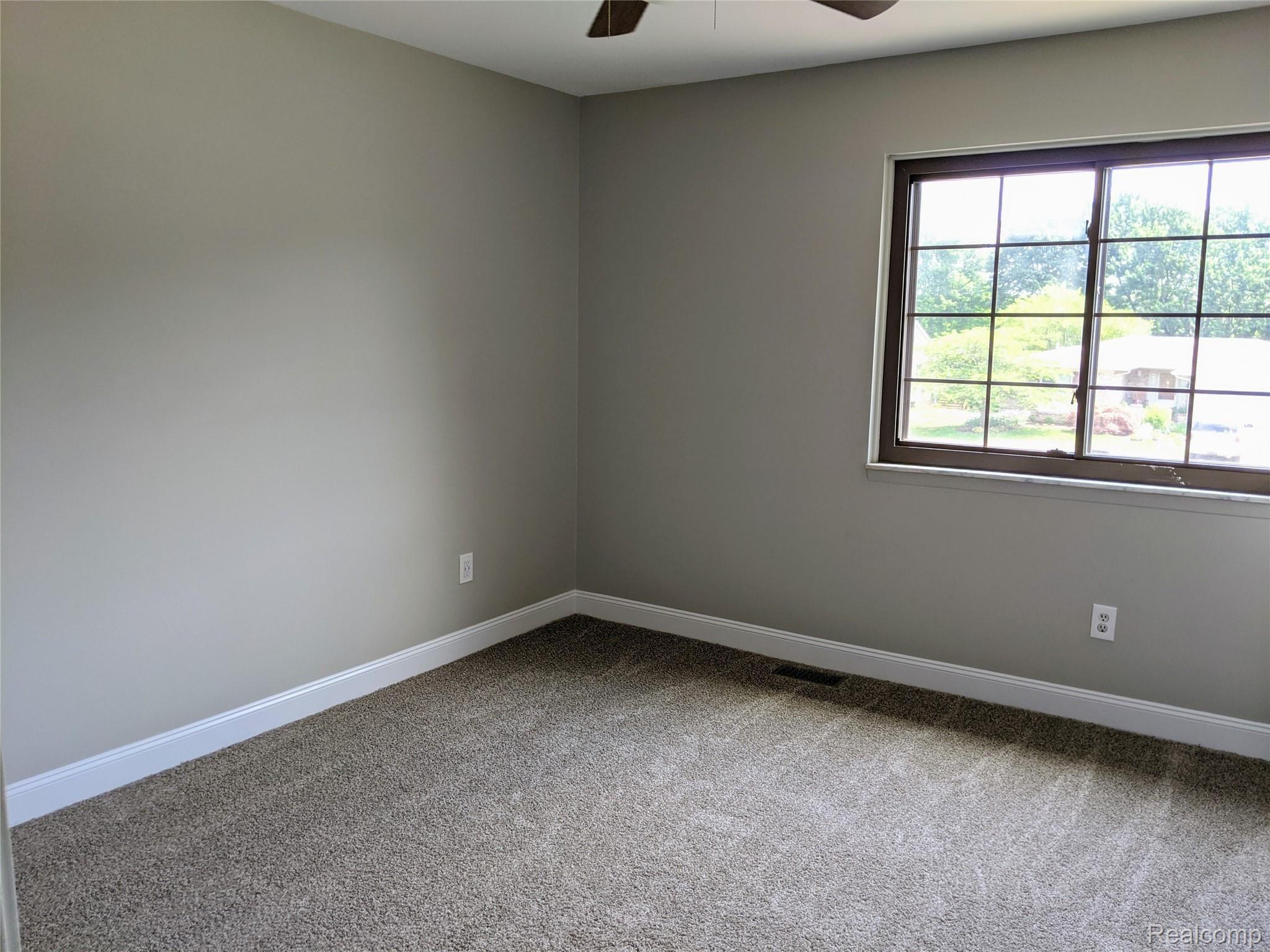 2298 Cumberland Road Rochester, MI 48307 - Photo 25 of 38 MVIMG_20200715_132725.jpg