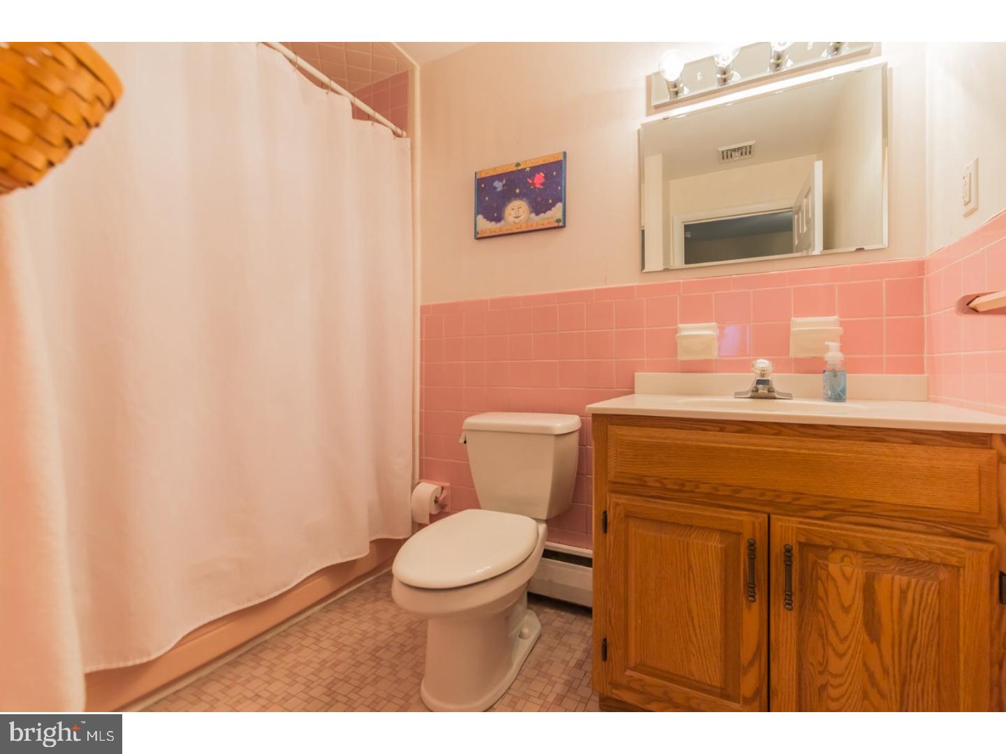 106 Cove Road Broomall, PA 19008 - Photo 17 of 25 Bathroom