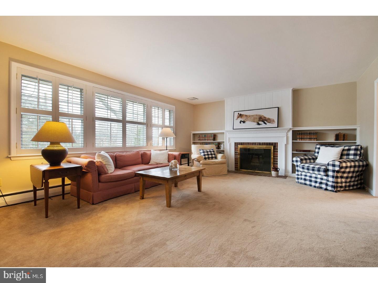 106 Cove Road Broomall, PA 19008 - Photo 4 of 25 Living Room