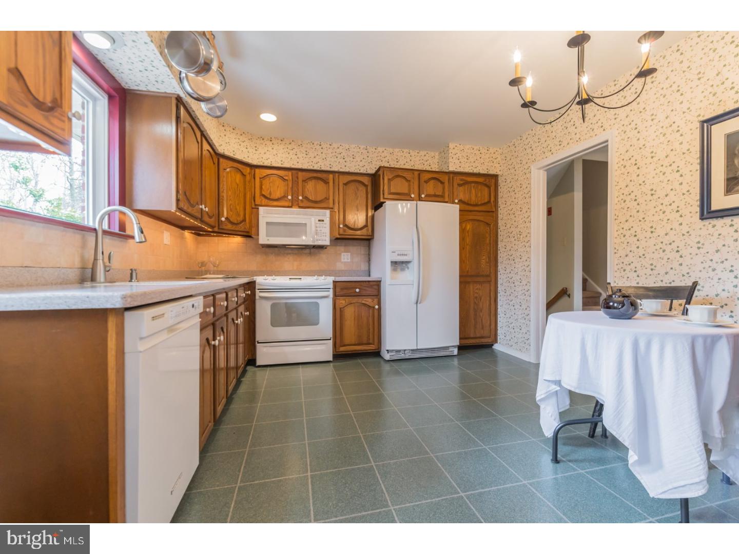 106 Cove Road Broomall, PA 19008 - Photo 8 of 25 Kitchen