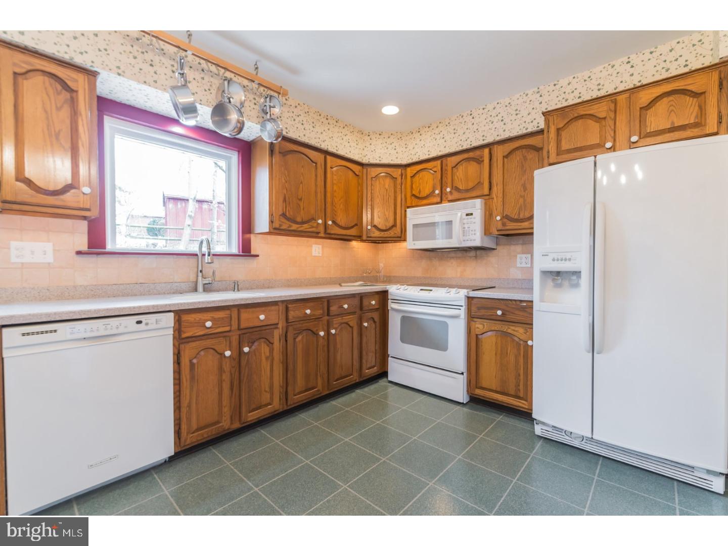 106 Cove Road Broomall, PA 19008 - Photo 9 of 25 Kitchen