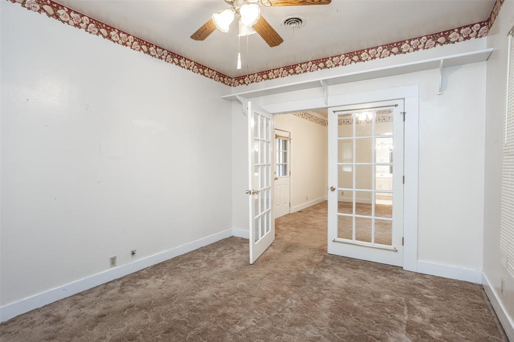 206 Ritchey Street Gainesville, TX 76240 - Photo 17 of 36 an empty room with windows
