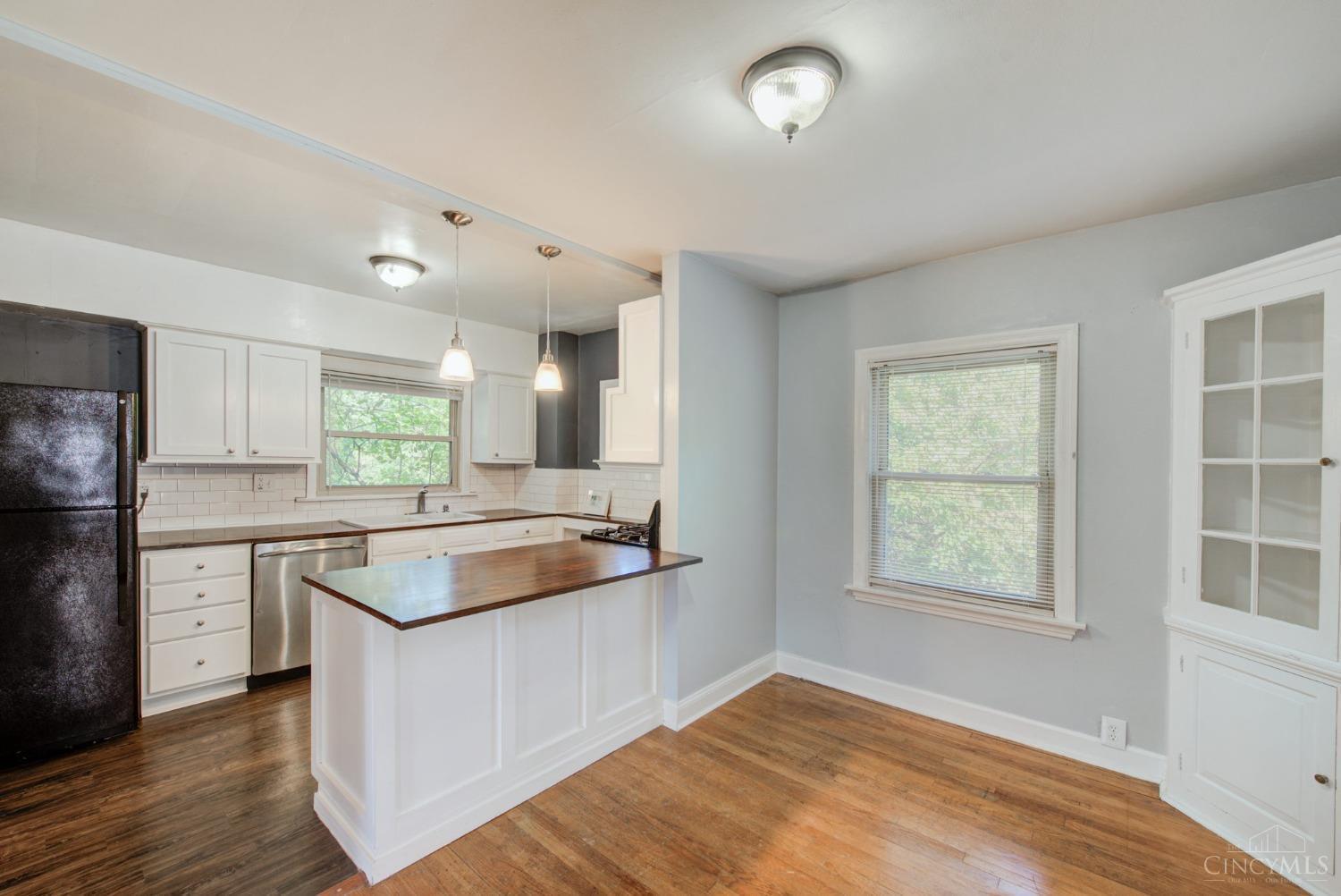 6508 Plainfield Road Silverton, OH 45236 - Photo 8 of 43