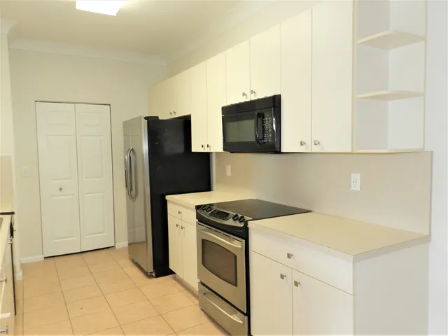 $2,300 | 3569 Forest Hill Boulevard, Unit 108, Palm Springs, FL 33406