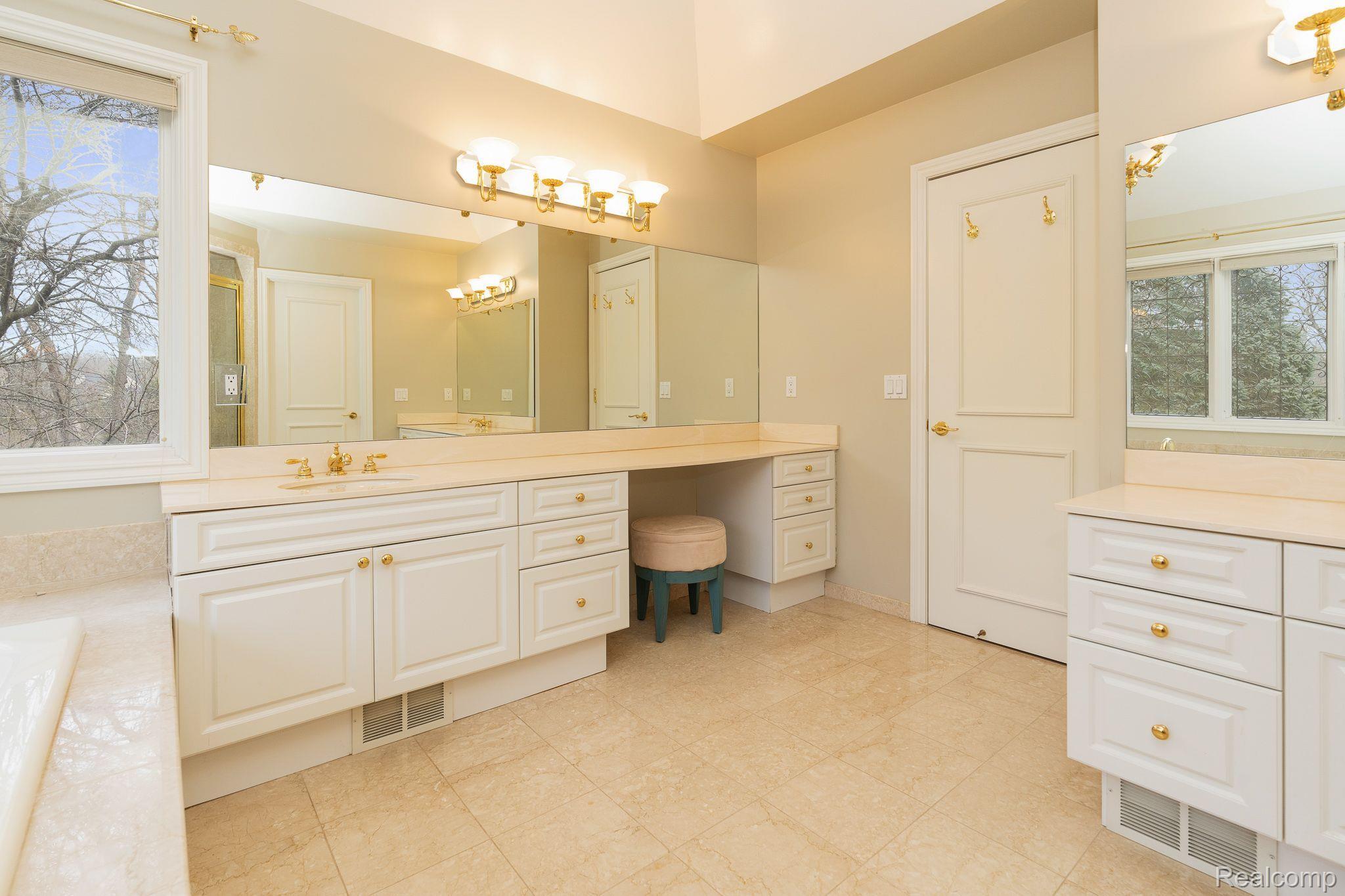 5489 Carrollton Court Rochester, MI 48306 - Photo 18 of 23 Gallery Image 18