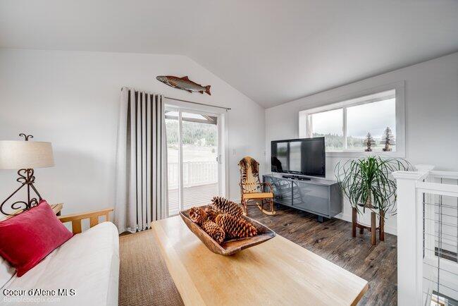 200 Agte Road Plummer, ID 83851 - Photo 26 of 51 Family area overlooking deck