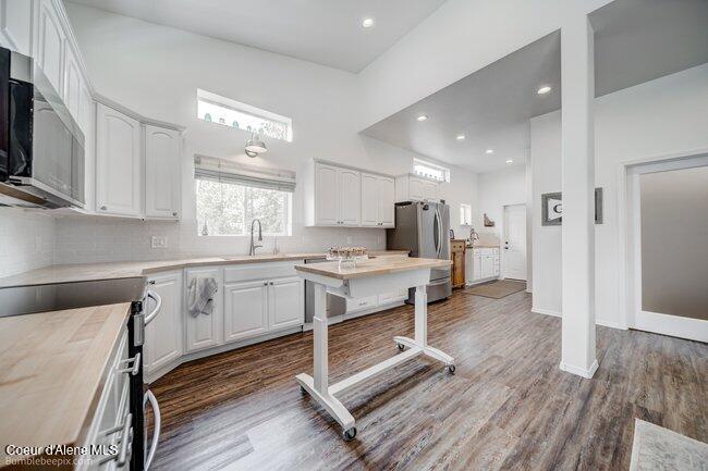 200 Agte Road Plummer, ID 83851 - Photo 10 of 51 Open and bright