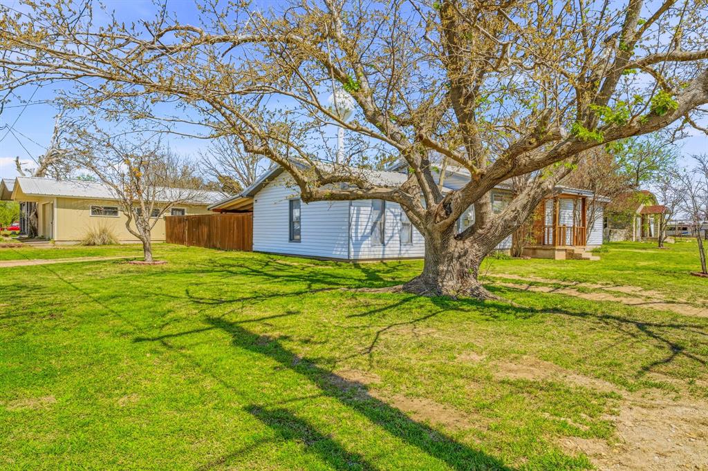 600 East Third Street Hico, TX 76457 - Photo 4 of 40