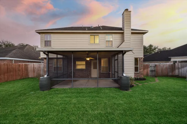 a view of a house with backyard and a garden