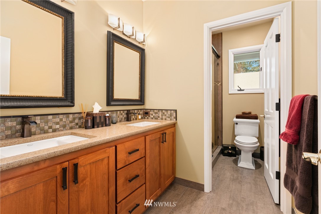 21731 35th Avenue Southeast Bothell, WA 98021 - Photo 21 of 36 a bathroom with a toilet sink and a mirror