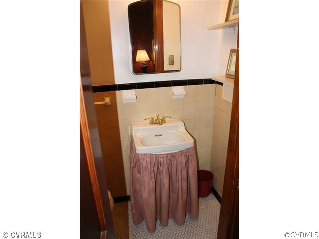 804 Seneca Road Richmond, VA 23226 - Photo 10 of 21 Bathroom - Powder room off den/family room