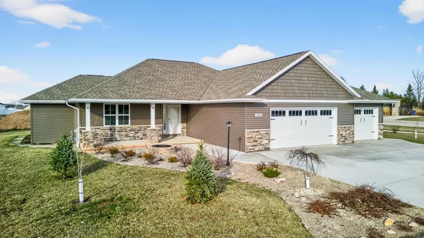 $474,900 | 302 Willie Mays Circle, De Pere, WI 54115