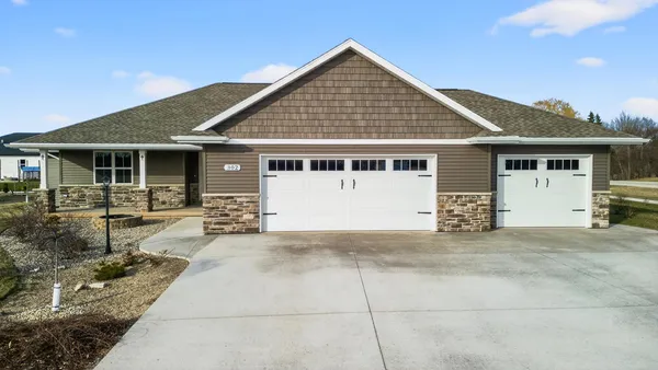 $474,900 | 302 Willie Mays Circle, De Pere, WI 54115