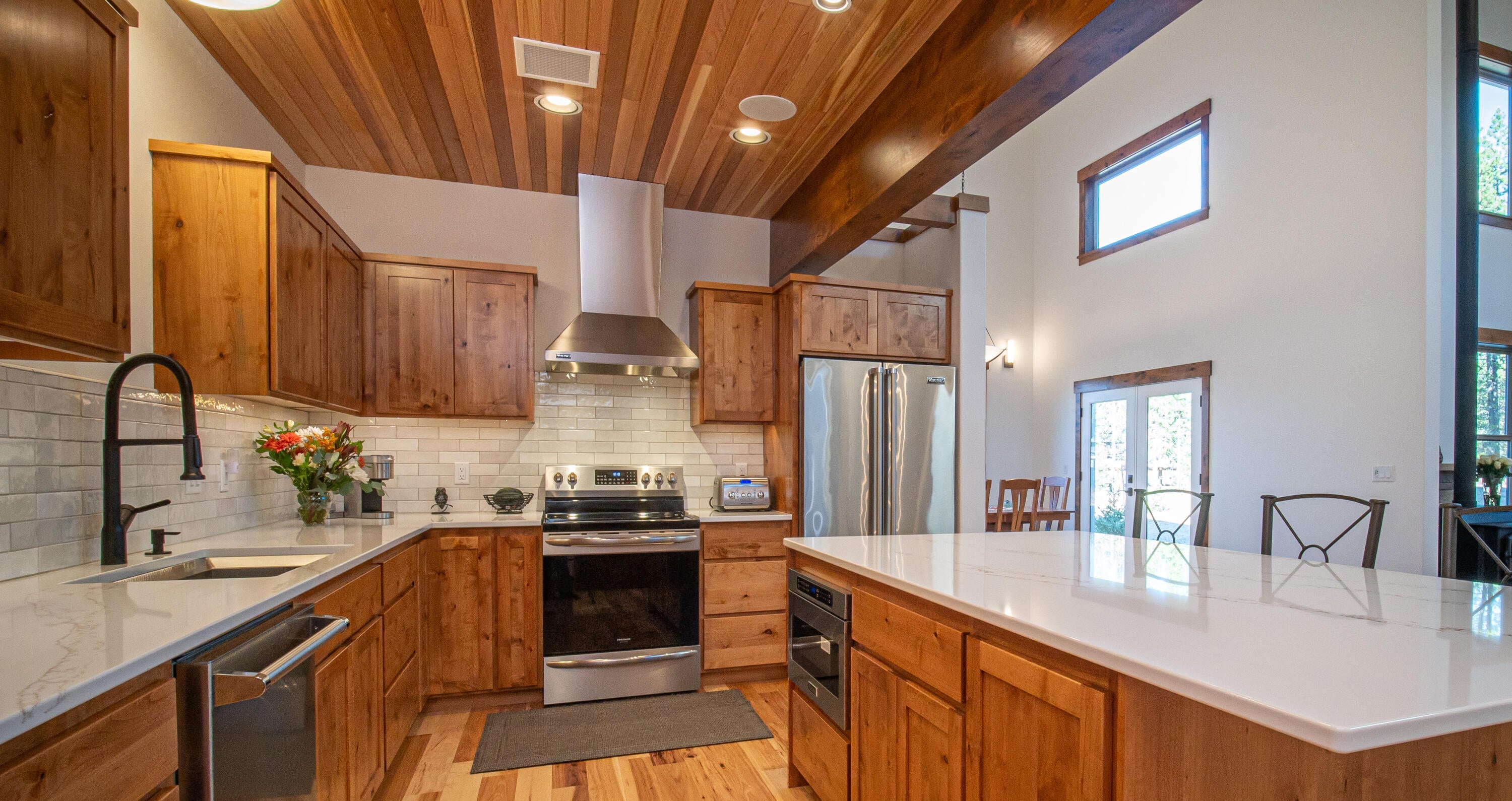 17201 Bakersfield Road Bend, OR 97707 - Photo 14 of 57 Beautiful stainless steel Viking and Frigidaire appliances