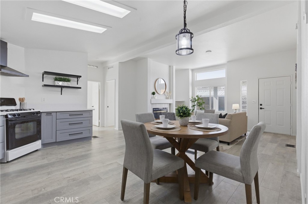 4901 Green River Road, Unit 153 Corona, CA 92878 - Photo 10 of 55 Dining area/Kitchen