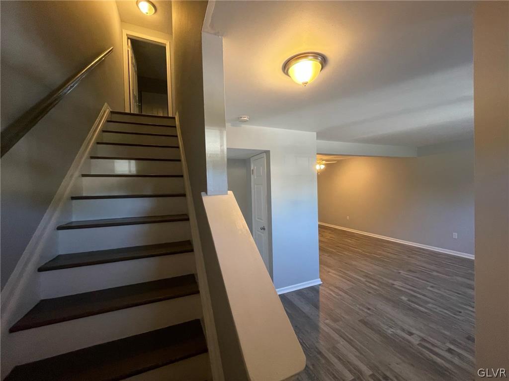 126 Springhouse Road Allentown, PA 18104 - Photo 3 of 40 Entrance