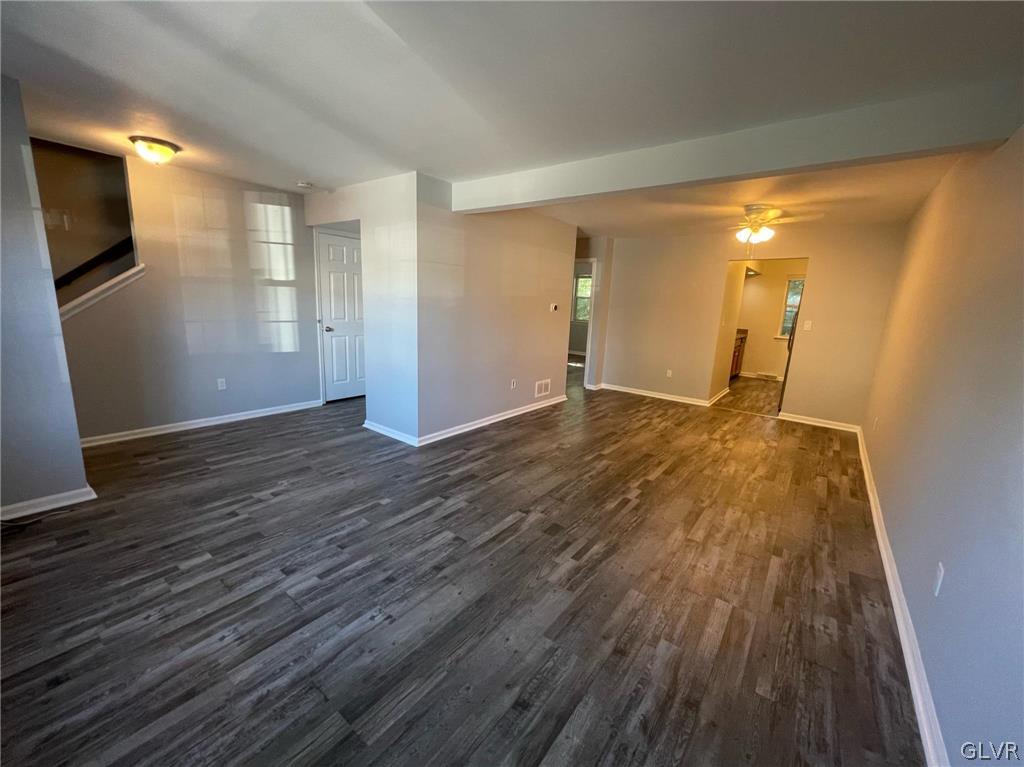 126 Springhouse Road Allentown, PA 18104 - Photo 8 of 40 Living Room/ Dining room
