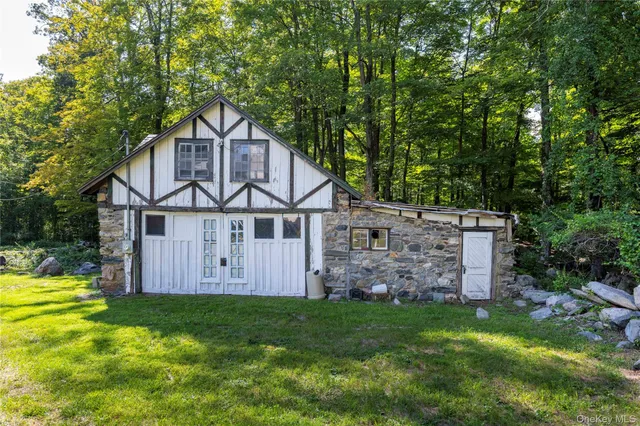 front view of house with a yard