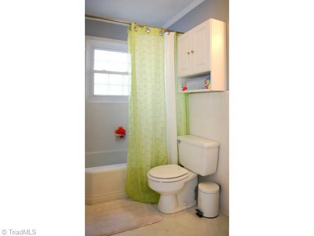 825 Cliff Road Asheboro, NC 27203 - Photo 13 of 16 Bath.