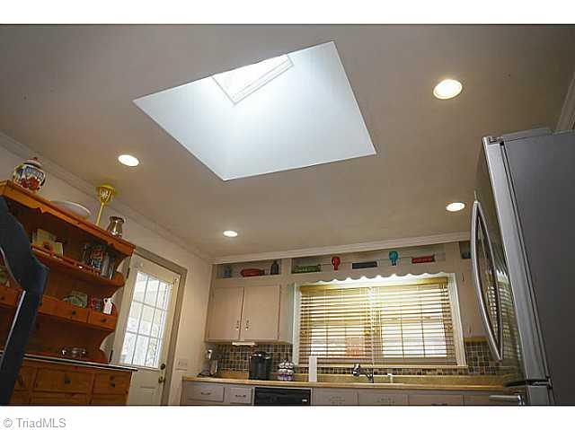 825 Cliff Road Asheboro, NC 27203 - Photo 5 of 16 Kitchen.